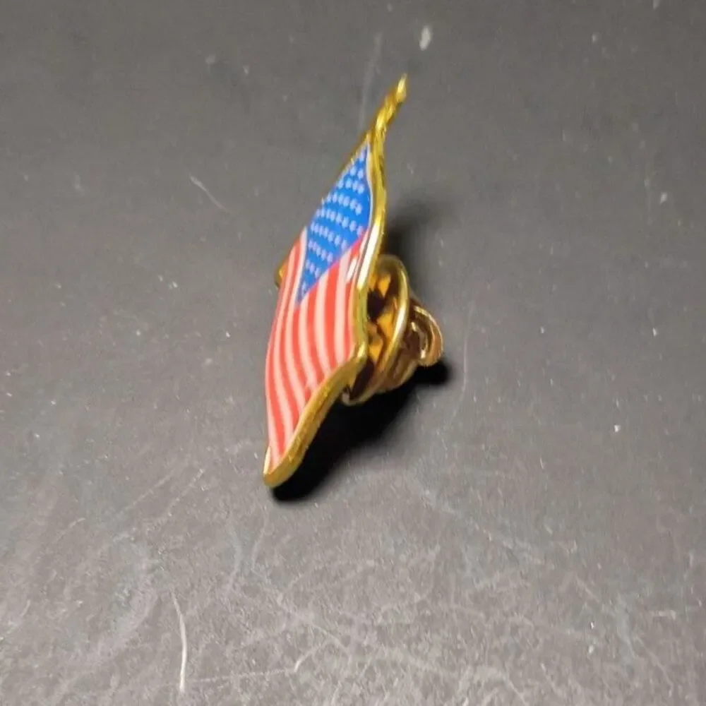 American Flag & Eagle Gold Lapel Pin - Vintage Patriotic Hat Pin